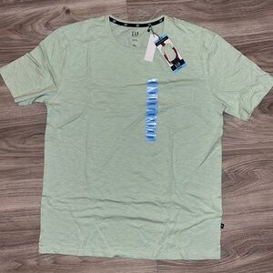 NWT GAP men’s short sleeve tee